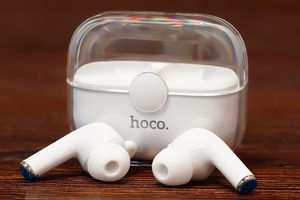 Mobi-Time рекомендує: бездротові навушники з мікрофоном HOCO EW22
