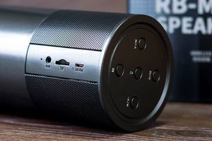 Товар тижня: 750 грн - настільна bluetooth-колонка REMAX RB-M46