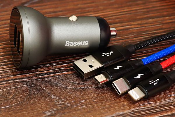 Mobi-Time рекомендує: автомобільна зарядка BASEUS (2xUSB,4.8A) CCBX-0G