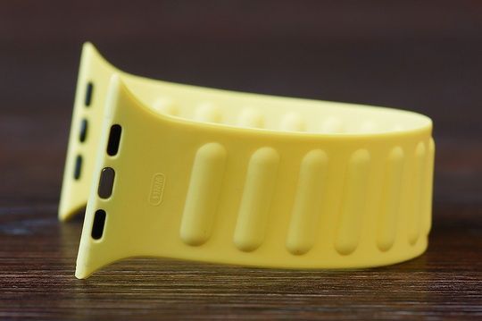 Ремінець для годинника 42/44/45 Silicone Loop жовтий