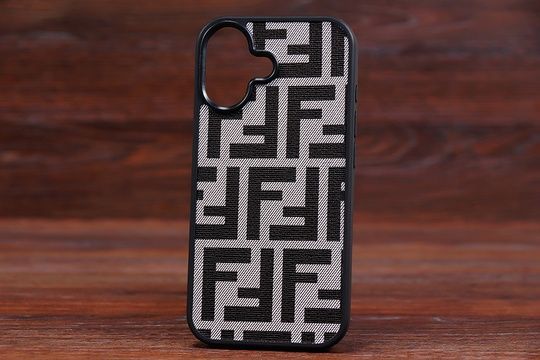 Накладка Brand IPh 17 Fendi