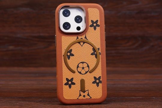 Накладка Louis Vuitton MagSafe IPh 15Pro Brown