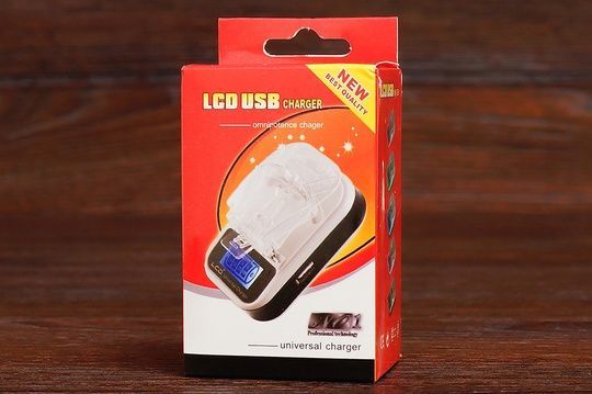 Універсальний зарядний пристрій +LCD (білий)