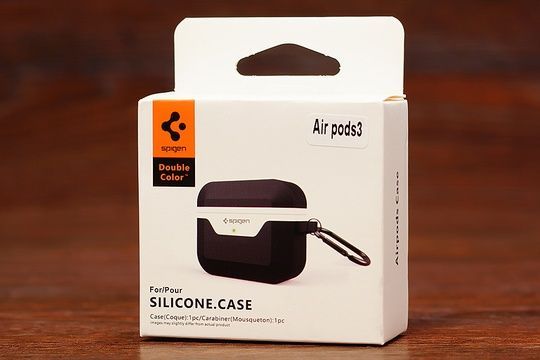 Футляр для навушників 3 Spigen (black&white)