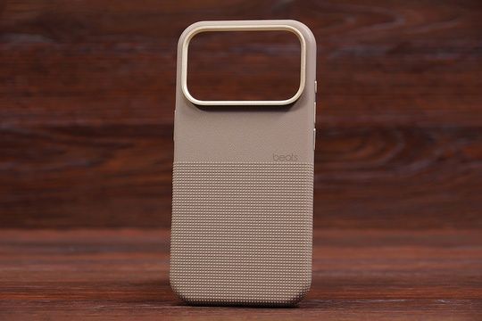 Накладка Beats MagSafe Iph 17Pro Brown taup