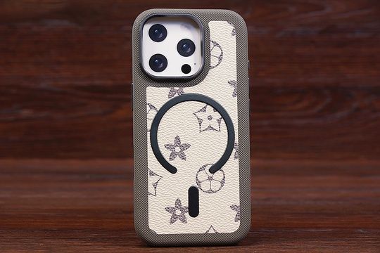 Накладка Louis Vuitton MagSafe IPh 16Pro Gray